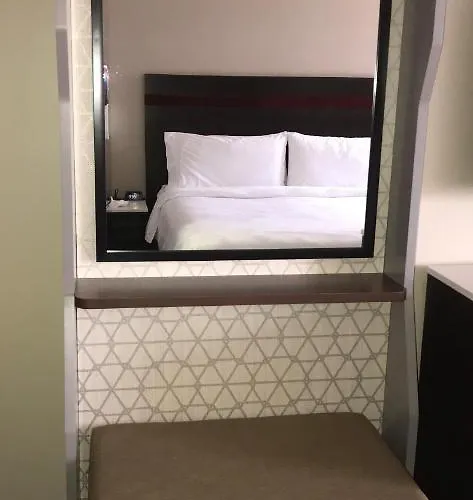 Hotel Chicago By Ihg 3*